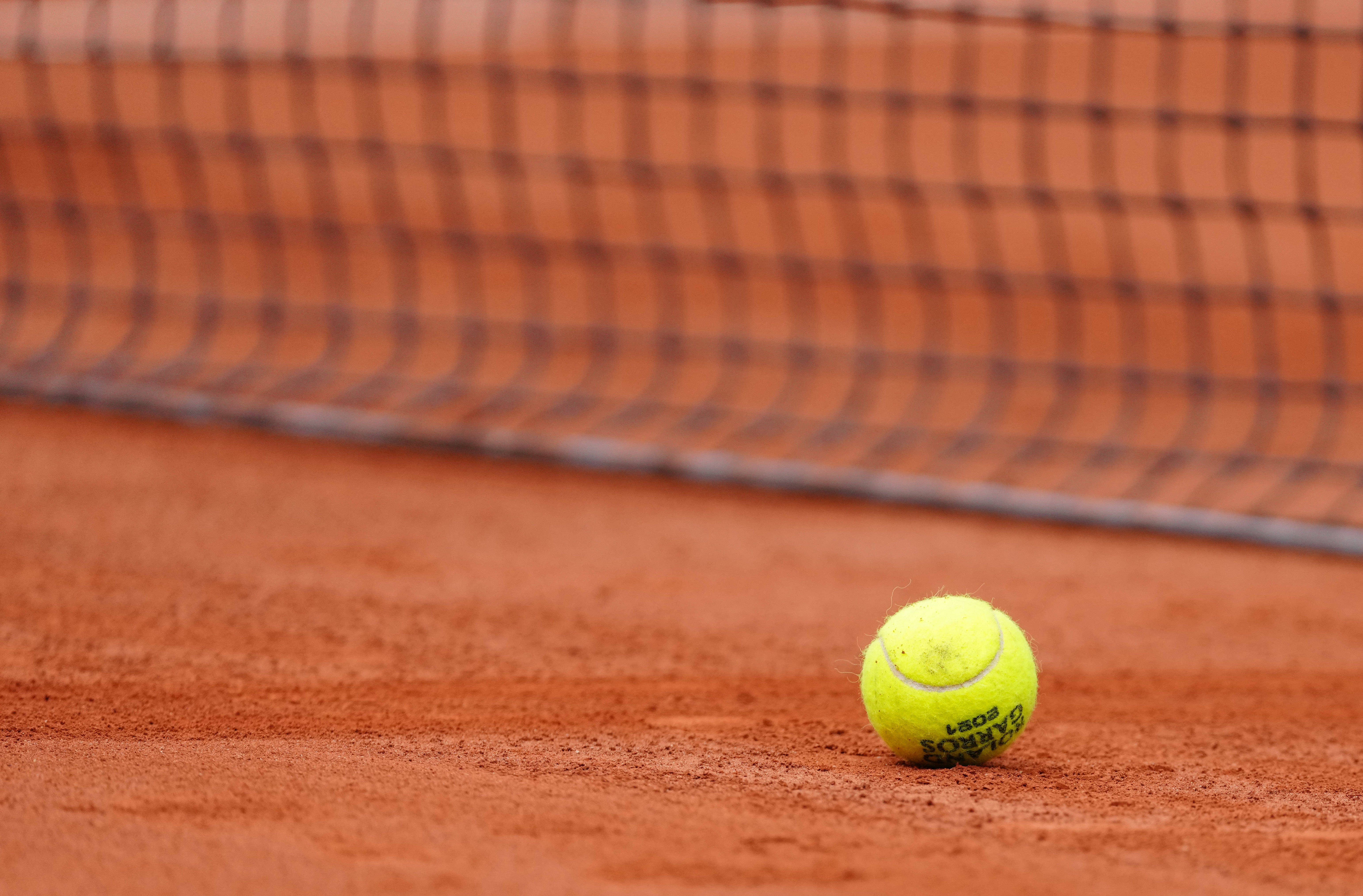 手握四大外 手握四大外