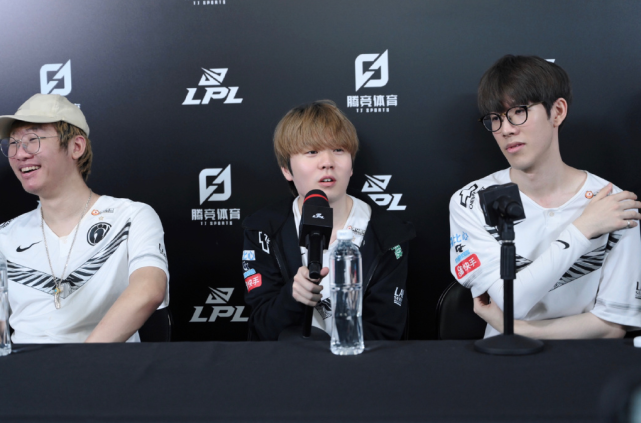 力的双重压 力的双重压