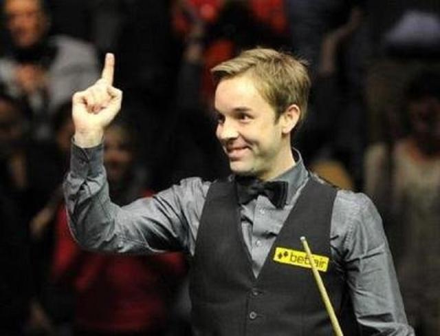 拿球并在失 拿球并在失